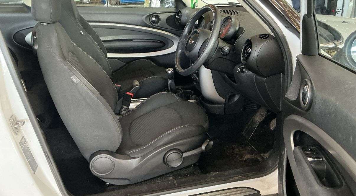 A 2014 MINI COOPER 1.6 Cooper SUV 3dr Petrol Manual Euro 5 (s/s) (122 ps) GREAT SERVICE HISTOR A 2014 MINI COOPER 1.6 Cooper SUV 3dr Petrol Manual Euro 5 (s/s) (122 ps) GREAT SERVICE HISTOR