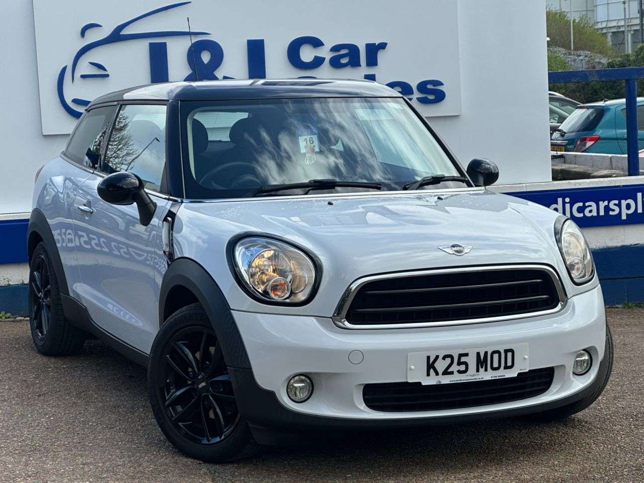 A 2014 MINI COOPER 1.6 Cooper SUV 3dr Petrol Manual Euro 5 (s/s) (122 ps) GREAT SERVICE HISTOR A 2014 MINI COOPER 1.6 Cooper SUV 3dr Petrol Manual Euro 5 (s/s) (122 ps) GREAT SERVICE HISTOR