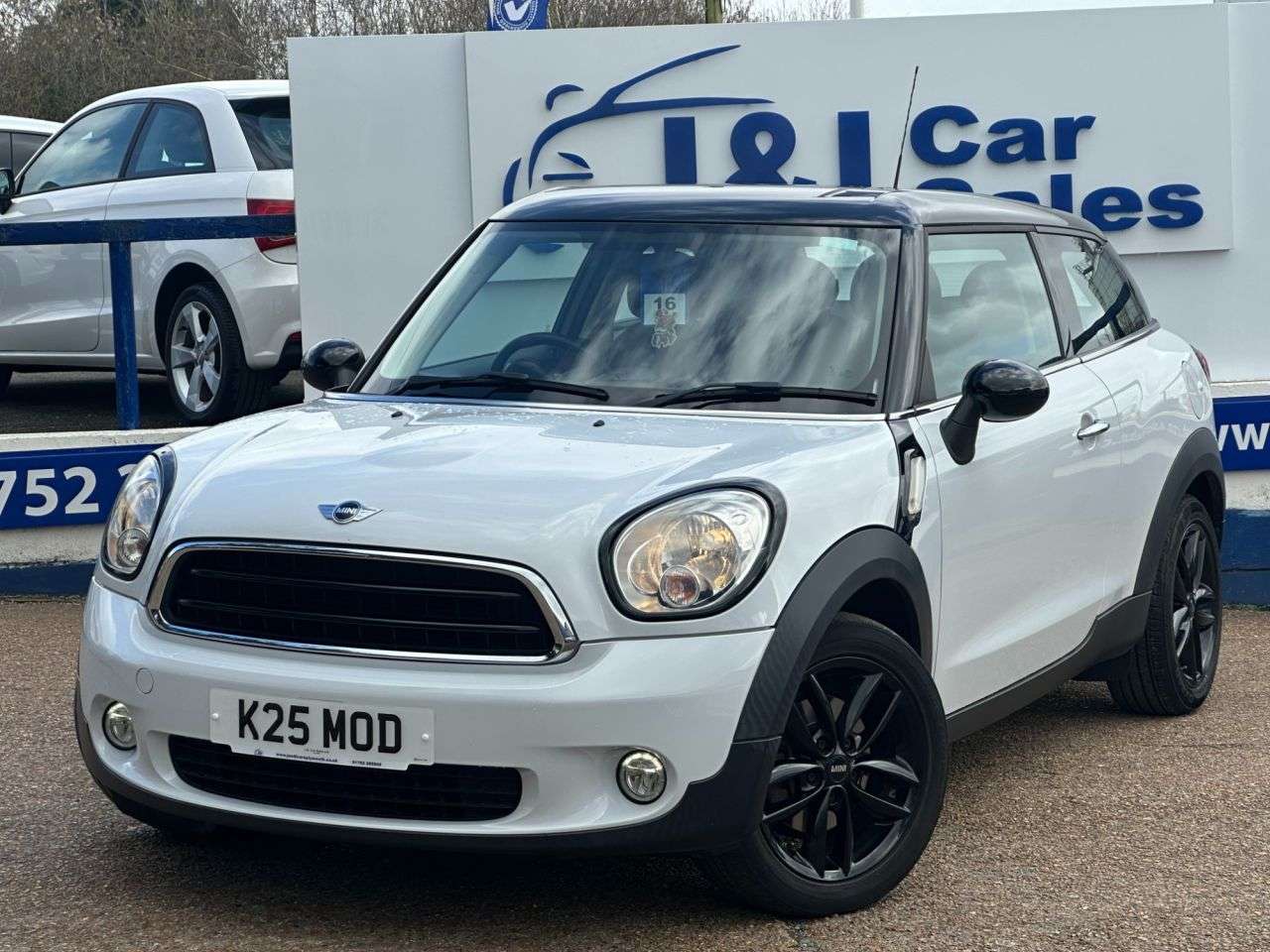 A 2014 MINI COOPER 1.6 Cooper SUV 3dr Petrol Manual Euro 5 (s/s) (122 ps) GREAT SERVICE HISTOR A 2014 MINI COOPER 1.6 Cooper SUV 3dr Petrol Manual Euro 5 (s/s) (122 ps) GREAT SERVICE HISTOR
