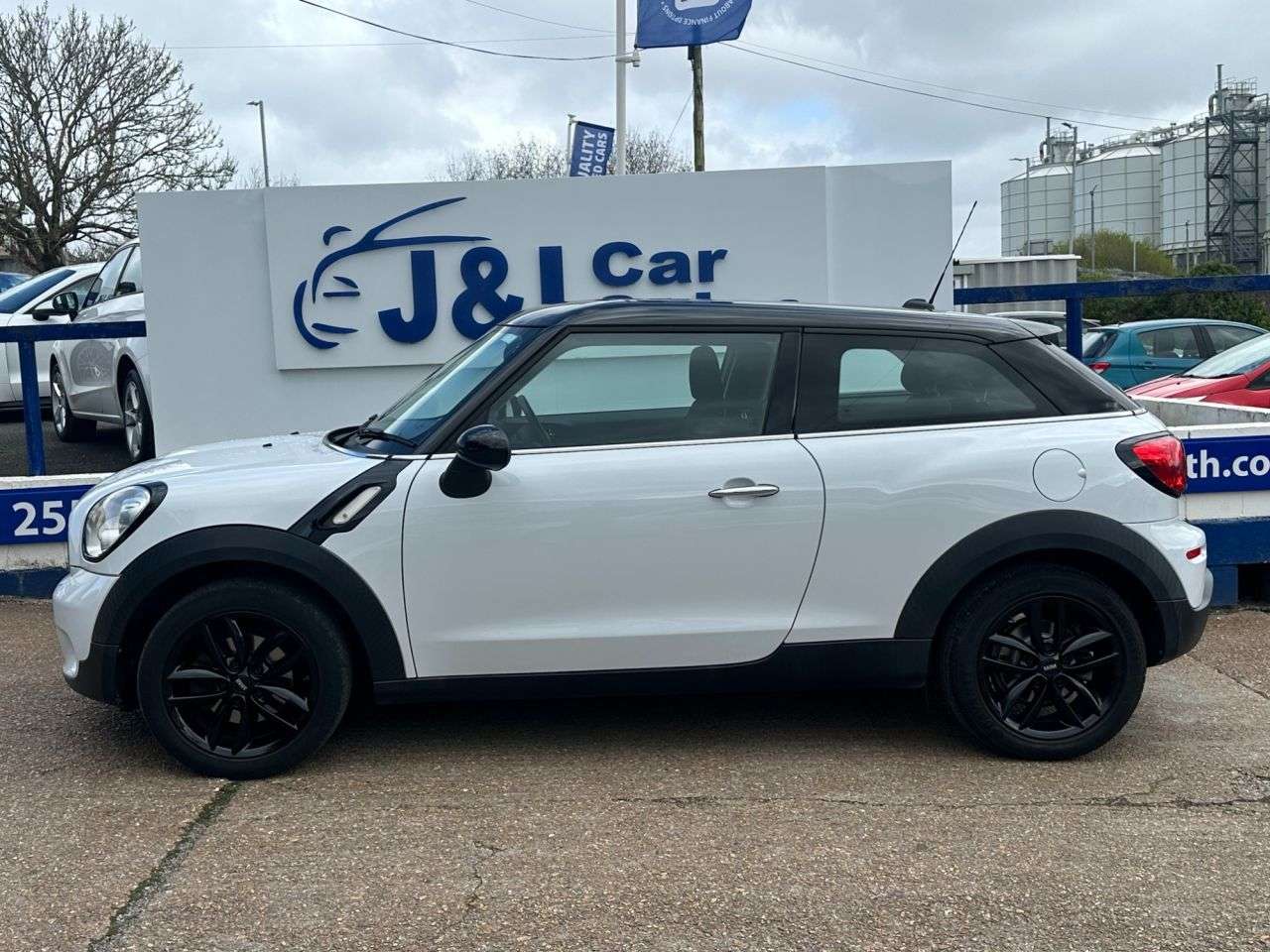 A 2014 MINI COOPER 1.6 Cooper SUV 3dr Petrol Manual Euro 5 (s/s) (122 ps) GREAT SERVICE HISTOR A 2014 MINI COOPER 1.6 Cooper SUV 3dr Petrol Manual Euro 5 (s/s) (122 ps) GREAT SERVICE HISTOR