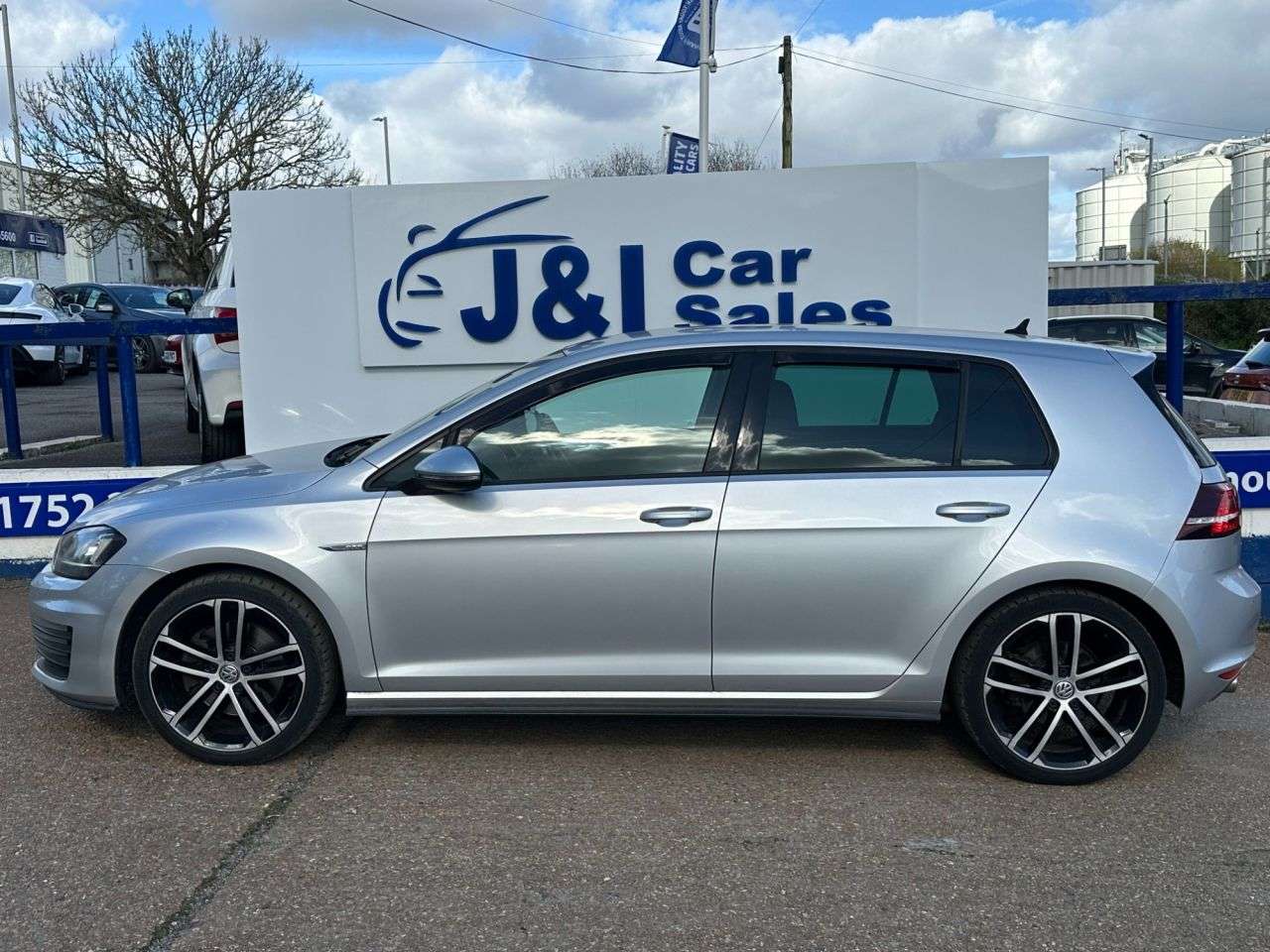 A 2015 VOLKSWAGEN GOLF 2.0 TDI BlueMotion Tech GTD Hatchback 5dr Diesel Manual Euro 6 (s/s) (184 p A 2015 VOLKSWAGEN GOLF 2.0 TDI BlueMotion Tech GTD Hatchback 5dr Diesel Manual Euro 6 (s/s) (184 p
