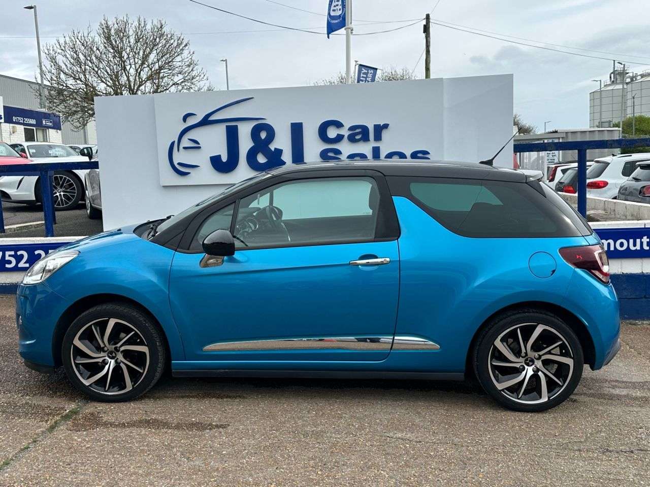 A 2013 CITROEN DS3 1.6 VTi DStyle Plus Hatchback 3dr Petrol Manual Euro 5 (120 ps) GREAT SERVI A 2013 CITROEN DS3 1.6 VTi DStyle Plus Hatchback 3dr Petrol Manual Euro 5 (120 ps) GREAT SERVI