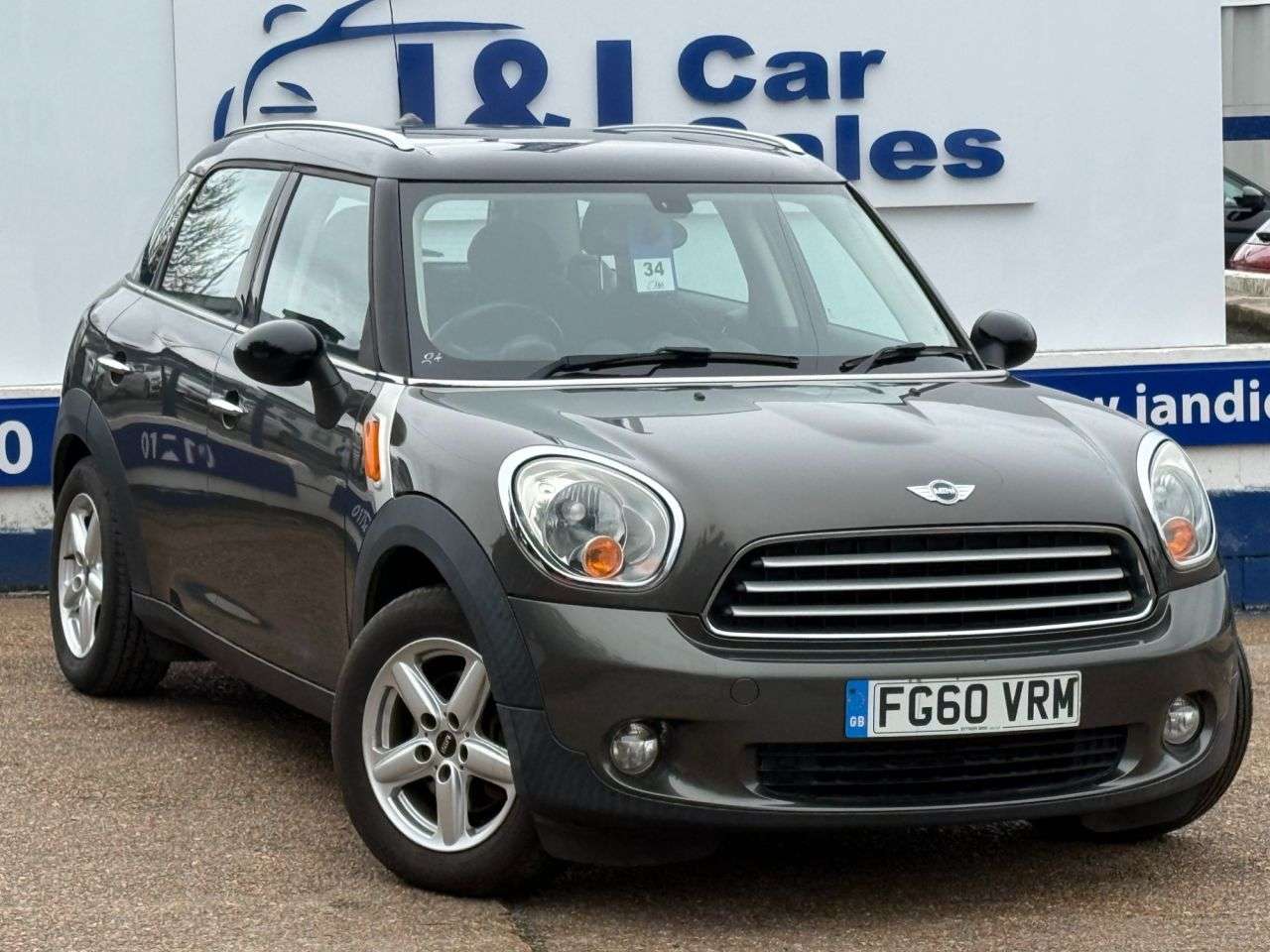 A 2010 MINI COUNTRYMAN 1.6 Cooper D SUV 5dr Diesel Manual Euro 5 (s/s) (112 ps) GREAT SERVICE HIST A 2010 MINI COUNTRYMAN 1.6 Cooper D SUV 5dr Diesel Manual Euro 5 (s/s) (112 ps) GREAT SERVICE HIST