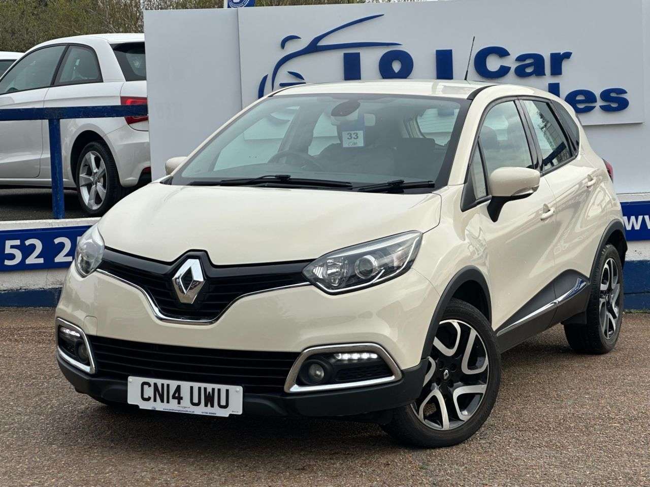 A 2014 RENAULT CAPTUR 0.9 TCe ENERGY Dynamique MediaNav SUV 5dr Petrol Manual Euro 5 (s/s) (90 ps A 2014 RENAULT CAPTUR 0.9 TCe ENERGY Dynamique MediaNav SUV 5dr Petrol Manual Euro 5 (s/s) (90 ps