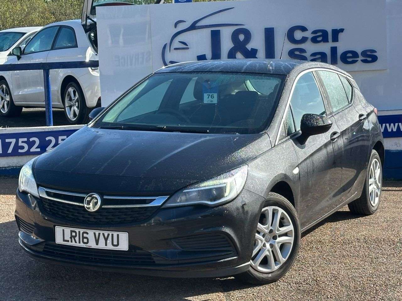 A 2016 VAUXHALL ASTRA 1.4i Design Hatchback 5dr Petrol Manual Euro 6 (100 ps) GREAT SERVICE HISTO A 2016 VAUXHALL ASTRA 1.4i Design Hatchback 5dr Petrol Manual Euro 6 (100 ps) GREAT SERVICE HISTO