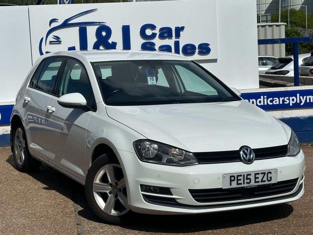 A 2015 VOLKSWAGEN GOLF 1.4 TSI BlueMotion Tech Match Hatchback 5dr Petrol DSG Euro 5 (s/s) (122 ps A 2015 VOLKSWAGEN GOLF 1.4 TSI BlueMotion Tech Match Hatchback 5dr Petrol DSG Euro 5 (s/s) (122 ps