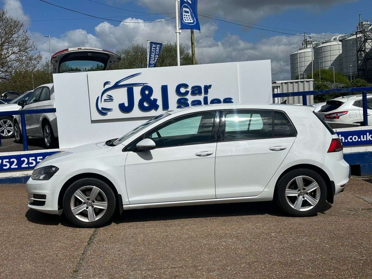 A 2015 VOLKSWAGEN GOLF 1.4 TSI BlueMotion Tech Match Hatchback 5dr Petrol DSG Euro 5 (s/s) (122 ps A 2015 VOLKSWAGEN GOLF 1.4 TSI BlueMotion Tech Match Hatchback 5dr Petrol DSG Euro 5 (s/s) (122 ps