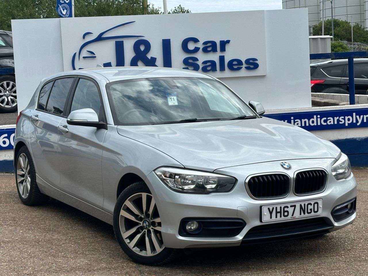 A 2017 BMW 1 SERIES 1.5 116d Sport Hatchback 5dr Diesel Manual Euro 6 (s/s) (116 ps) GREAT SERV A 2017 BMW 1 SERIES 1.5 116d Sport Hatchback 5dr Diesel Manual Euro 6 (s/s) (116 ps) GREAT SERV