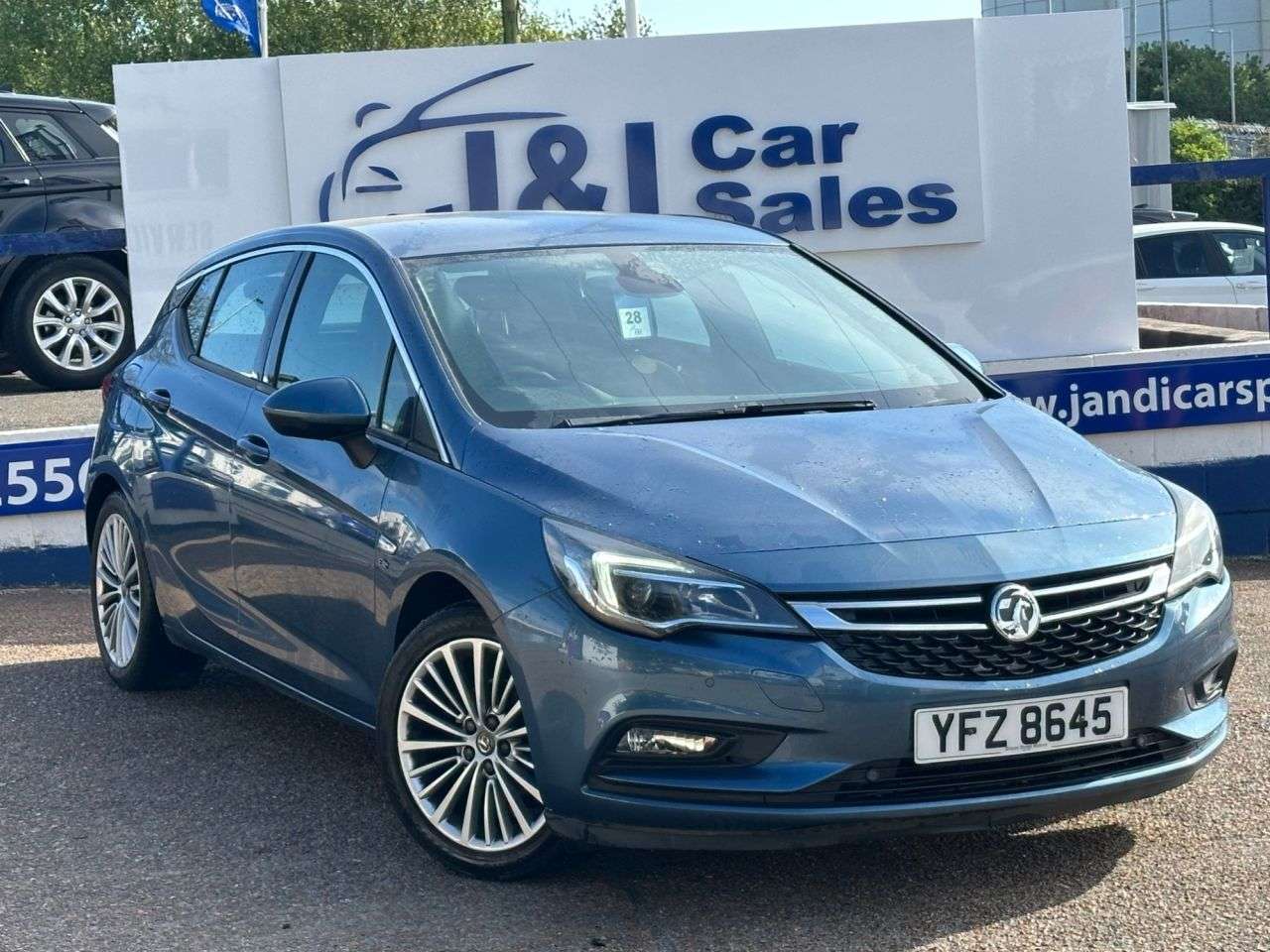 A 2015 VAUXHALL ASTRA 1.4i Turbo Elite Hatchback 5dr Petrol Manual Euro 6 (150 ps) GREAT SERVICE A 2015 VAUXHALL ASTRA 1.4i Turbo Elite Hatchback 5dr Petrol Manual Euro 6 (150 ps) GREAT SERVICE