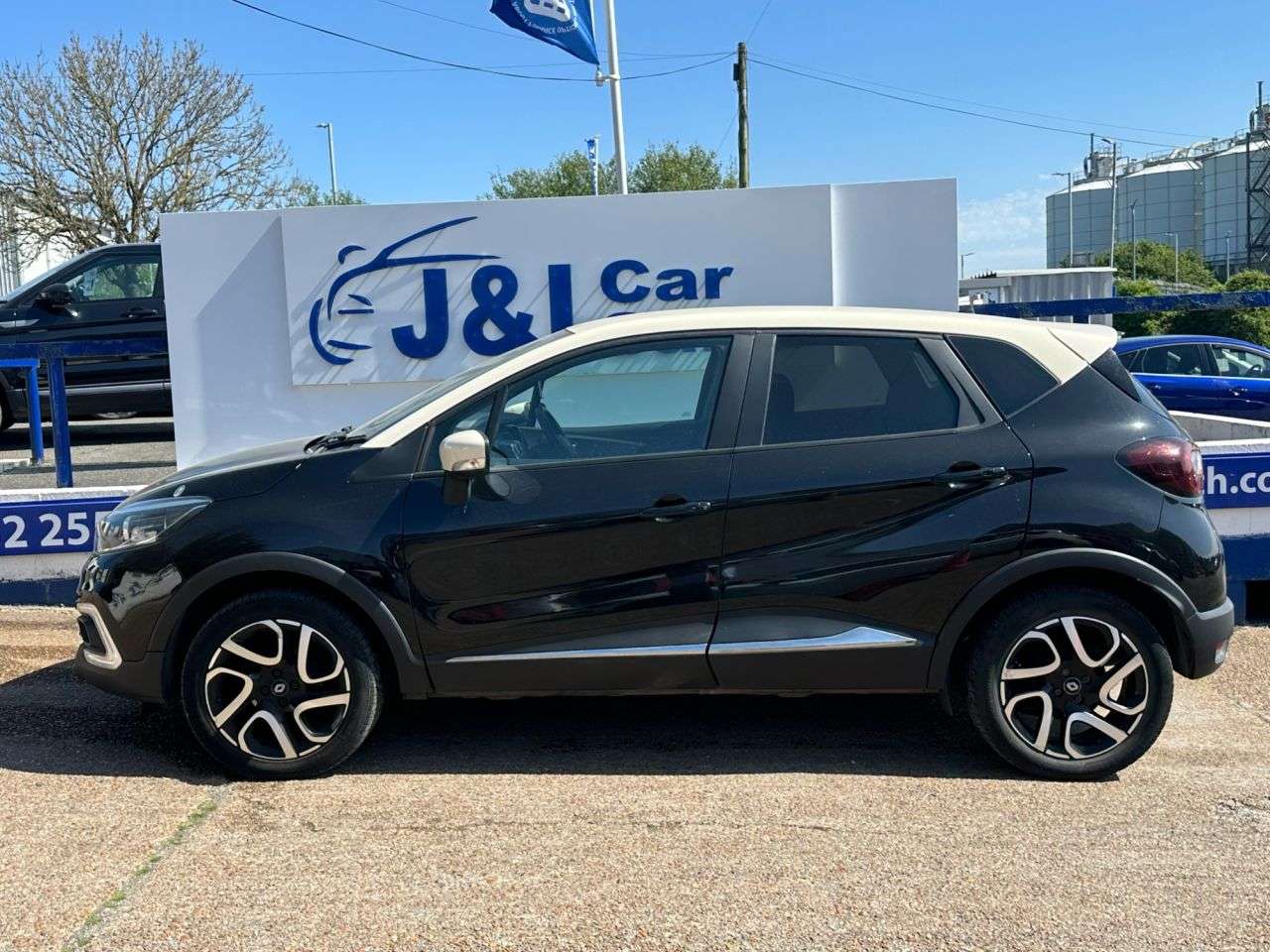 A 2018 RENAULT CAPTUR 0.9 TCe ENERGY Iconic SUV 5dr Petrol Manual Euro 6 (s/s) (90 ps) GREAT SERV A 2018 RENAULT CAPTUR 0.9 TCe ENERGY Iconic SUV 5dr Petrol Manual Euro 6 (s/s) (90 ps) GREAT SERV