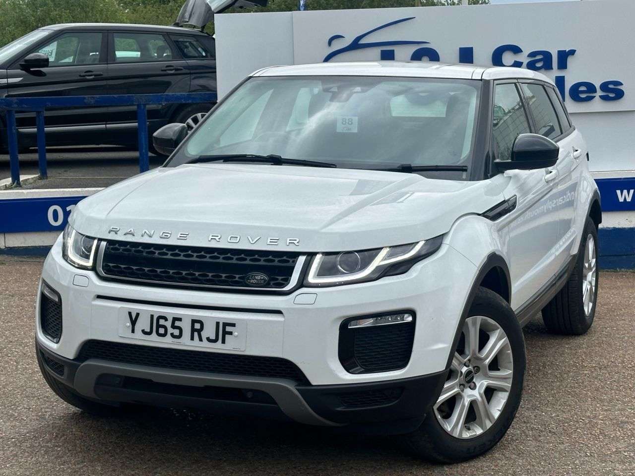 A 2015 LAND ROVER RANGE ROVER EVOQUE 2.0 TD4 SE Tech SUV 5dr Diesel Auto 4WD Euro 6 (s/s) (180 ps) GREAT SERVICE A 2015 LAND ROVER RANGE ROVER EVOQUE 2.0 TD4 SE Tech SUV 5dr Diesel Auto 4WD Euro 6 (s/s) (180 ps) GREAT SERVICE