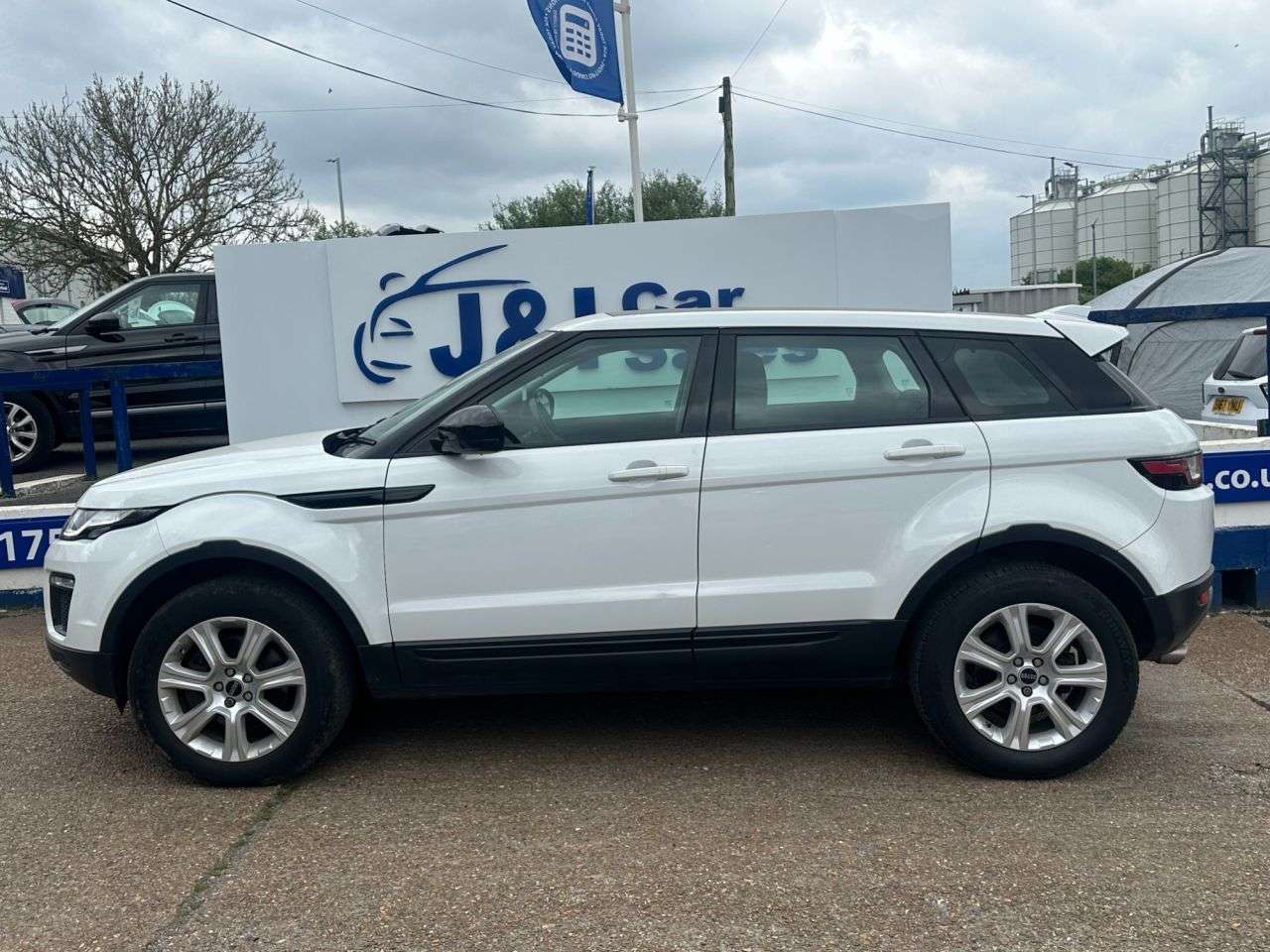 A 2015 LAND ROVER RANGE ROVER EVOQUE 2.0 TD4 SE Tech SUV 5dr Diesel Auto 4WD Euro 6 (s/s) (180 ps) GREAT SERVICE A 2015 LAND ROVER RANGE ROVER EVOQUE 2.0 TD4 SE Tech SUV 5dr Diesel Auto 4WD Euro 6 (s/s) (180 ps) GREAT SERVICE