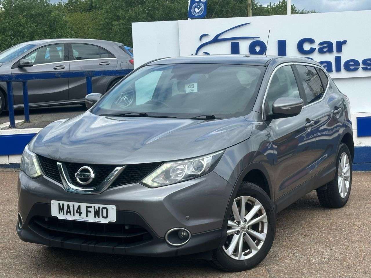 A 2014 NISSAN QASHQAI 1.6 dCi Acenta Premium SUV 5dr Diesel Manual 2WD Euro 5 (s/s) (130 ps) GREA A 2014 NISSAN QASHQAI 1.6 dCi Acenta Premium SUV 5dr Diesel Manual 2WD Euro 5 (s/s) (130 ps) GREA