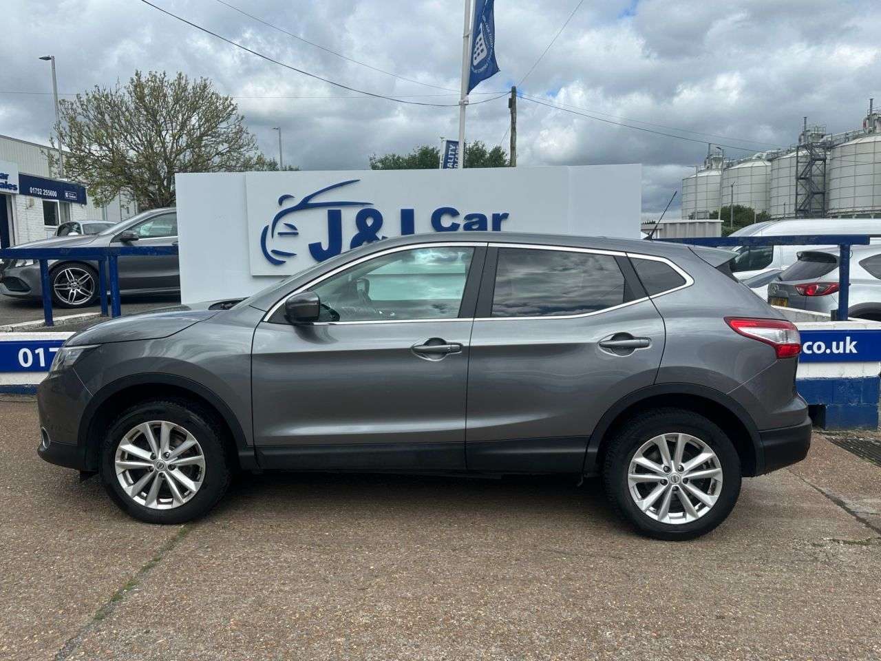 A 2014 NISSAN QASHQAI 1.6 dCi Acenta Premium SUV 5dr Diesel Manual 2WD Euro 5 (s/s) (130 ps) GREA A 2014 NISSAN QASHQAI 1.6 dCi Acenta Premium SUV 5dr Diesel Manual 2WD Euro 5 (s/s) (130 ps) GREA