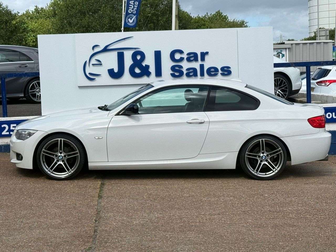 A 2012 BMW 3 SERIES 2.0 320i Sport Plus Edition Coupe 2dr Petrol Manual Euro 5 (s/s) (170 ps) G A 2012 BMW 3 SERIES 2.0 320i Sport Plus Edition Coupe 2dr Petrol Manual Euro 5 (s/s) (170 ps) G