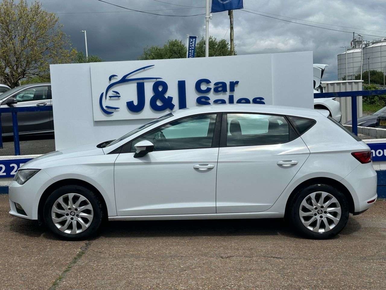 A 2015 SEAT LEON 1.2 TSI SE Hatchback 5dr Petrol Manual Euro 6 (s/s) (110 ps) GREAT SERVICE A 2015 SEAT LEON 1.2 TSI SE Hatchback 5dr Petrol Manual Euro 6 (s/s) (110 ps) GREAT SERVICE