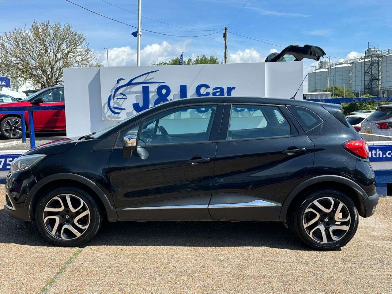 A 2014 RENAULT CAPTUR 1.5 dCi ENERGY Dynamique MediaNav SUV 5dr Diesel Manual Euro 5 (s/s) (90 ps A 2014 RENAULT CAPTUR 1.5 dCi ENERGY Dynamique MediaNav SUV 5dr Diesel Manual Euro 5 (s/s) (90 ps