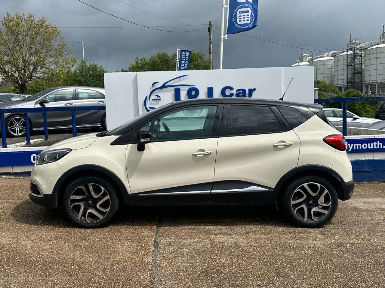 A 2015 RENAULT CAPTUR 1.5 dCi ENERGY Dynamique S MediaNav SUV 5dr Diesel Manual Euro 5 (s/s) (90 A 2015 RENAULT CAPTUR 1.5 dCi ENERGY Dynamique S MediaNav SUV 5dr Diesel Manual Euro 5 (s/s) (90