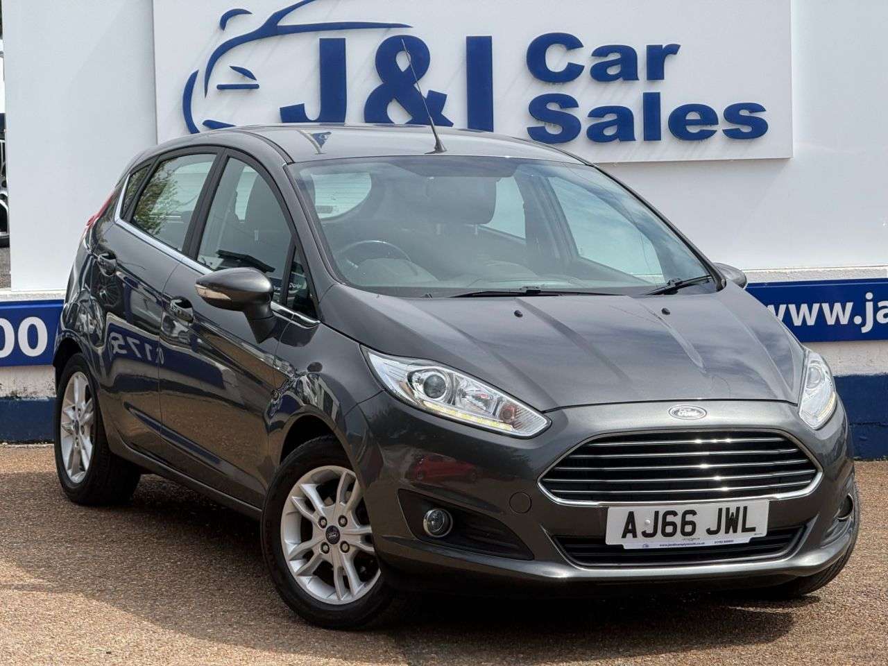 A 2017 FORD FIESTA 1.0T EcoBoost Zetec Hatchback 5dr Petrol Manual Euro 6 (s/s) (100 ps) GREAT A 2017 FORD FIESTA 1.0T EcoBoost Zetec Hatchback 5dr Petrol Manual Euro 6 (s/s) (100 ps) GREAT