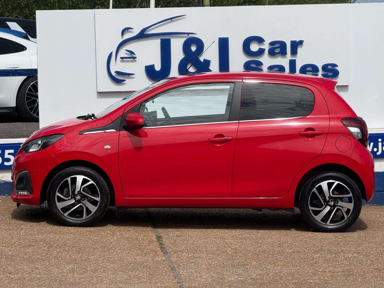 A 2016 PEUGEOT 108 1.2 PureTech Allure Hatchback 5dr Petrol Manual Euro 6 (82 ps) GREAT SERVIC A 2016 PEUGEOT 108 1.2 PureTech Allure Hatchback 5dr Petrol Manual Euro 6 (82 ps) GREAT SERVIC