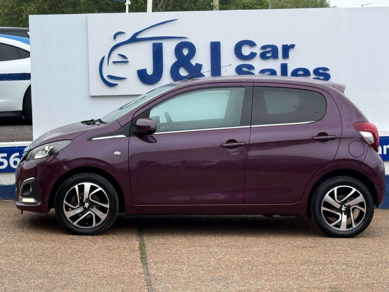 A 2015 PEUGEOT 108 1.2 PureTech Allure Hatchback 5dr Petrol Manual Euro 6 (82 ps) GREAT SERVIC A 2015 PEUGEOT 108 1.2 PureTech Allure Hatchback 5dr Petrol Manual Euro 6 (82 ps) GREAT SERVIC