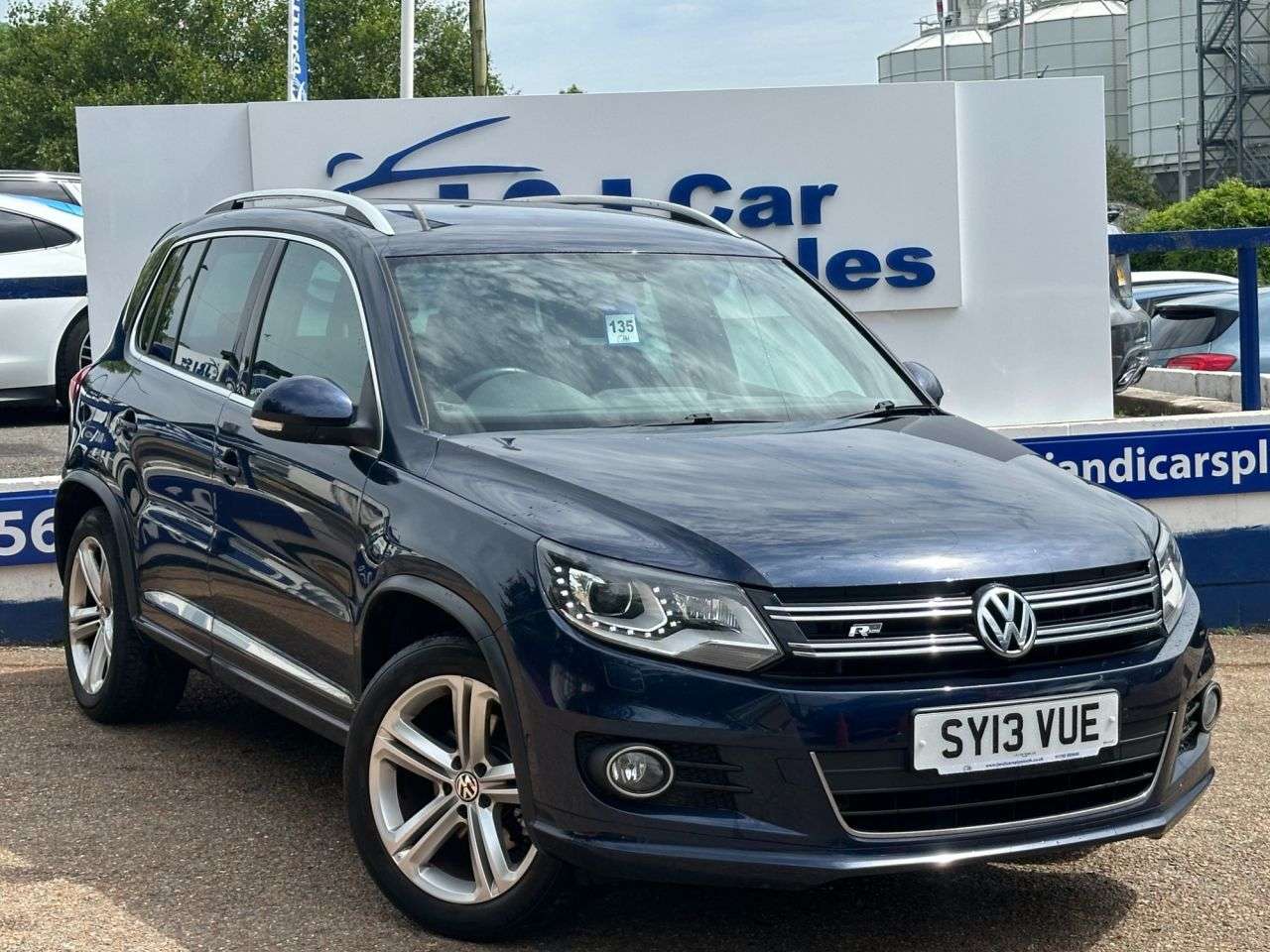 A 2013 VOLKSWAGEN TIGUAN 2.0 TDI BlueMotion Tech R-Line SUV 5dr Diesel DSG 4WD Euro 5 (s/s) (177 ps) A 2013 VOLKSWAGEN TIGUAN 2.0 TDI BlueMotion Tech R-Line SUV 5dr Diesel DSG 4WD Euro 5 (s/s) (177 ps)