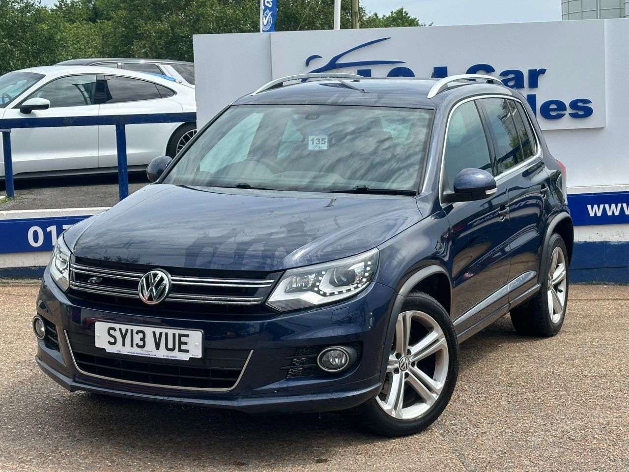 A 2013 VOLKSWAGEN TIGUAN 2.0 TDI BlueMotion Tech R-Line SUV 5dr Diesel DSG 4WD Euro 5 (s/s) (177 ps) A 2013 VOLKSWAGEN TIGUAN 2.0 TDI BlueMotion Tech R-Line SUV 5dr Diesel DSG 4WD Euro 5 (s/s) (177 ps)