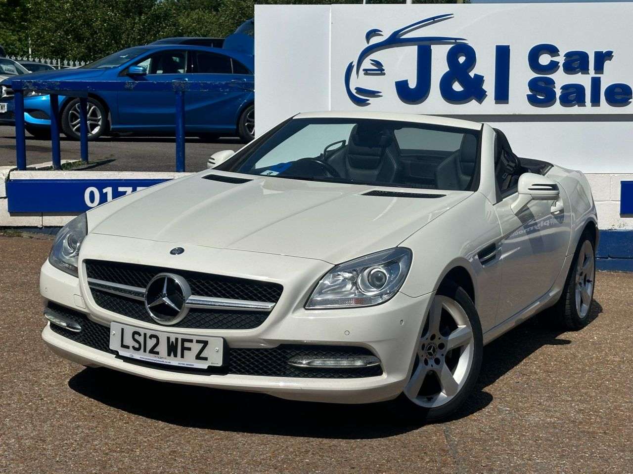A 2012 MERCEDES-BENZ SLK 1.8 SLK200 BlueEfficiency Convertible 2dr Petrol G-Tronic+ Euro 5 (s/s) (18 A 2012 MERCEDES-BENZ SLK 1.8 SLK200 BlueEfficiency Convertible 2dr Petrol G-Tronic+ Euro 5 (s/s) (18