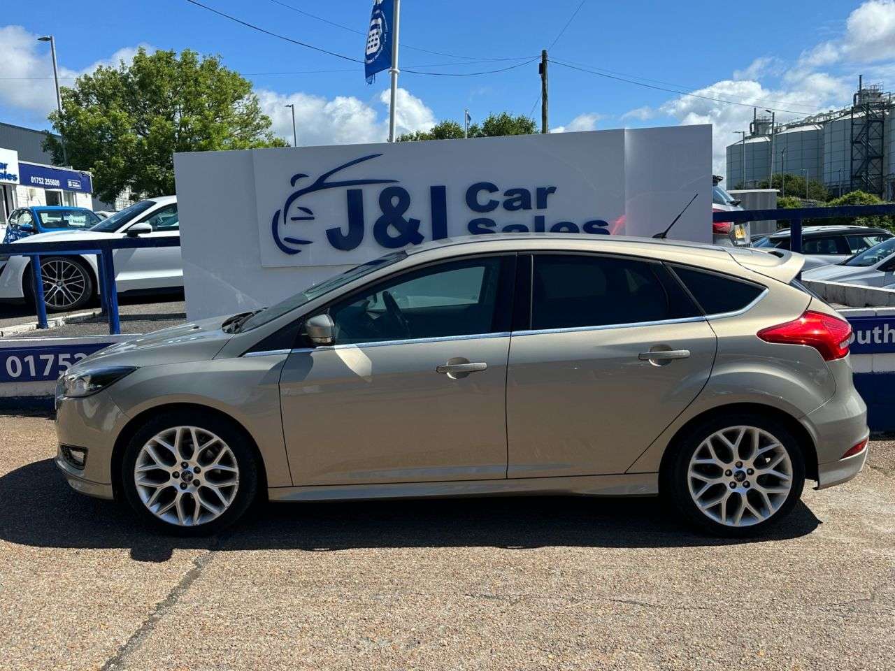 A 2015 FORD FOCUS 1.5 TDCi Zetec S Hatchback 5dr Diesel Manual Euro 6 (s/s) (120 ps) GREAT SE A 2015 FORD FOCUS 1.5 TDCi Zetec S Hatchback 5dr Diesel Manual Euro 6 (s/s) (120 ps) GREAT SE