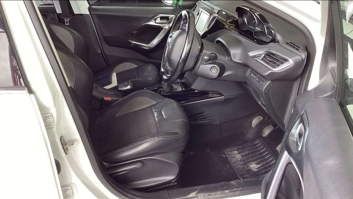 A 2016 PEUGEOT 2008 1.6 BlueHDi Allure SUV 5dr Diesel Manual Euro 6 (s/s) (120 ps) GREAT SERVIC A 2016 PEUGEOT 2008 1.6 BlueHDi Allure SUV 5dr Diesel Manual Euro 6 (s/s) (120 ps) GREAT SERVIC