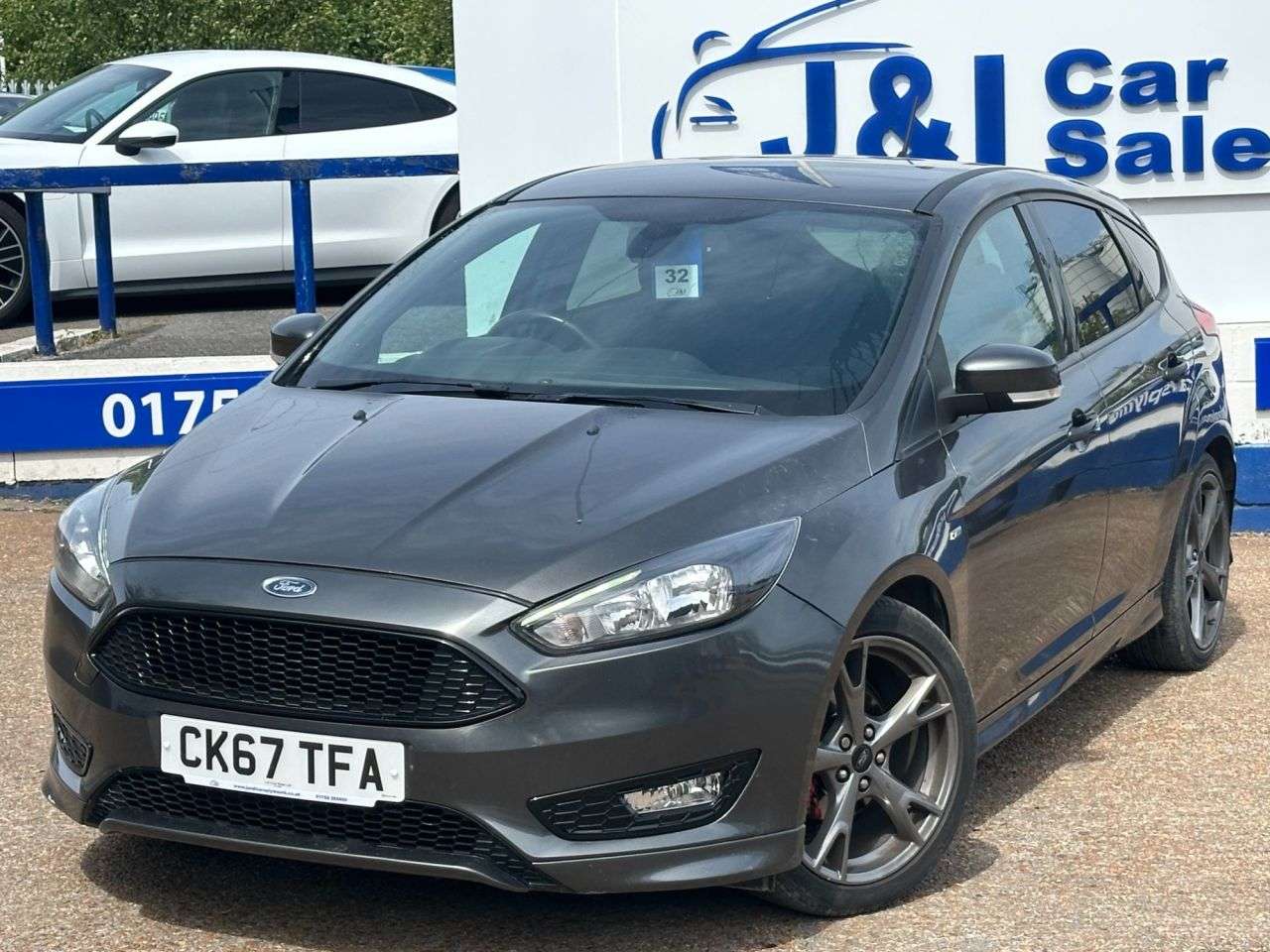 A 2017 FORD FOCUS 1.0T EcoBoost ST-Line X Hatchback 5dr Petrol Manual Euro 6 (s/s) (140 ps) G A 2017 FORD FOCUS 1.0T EcoBoost ST-Line X Hatchback 5dr Petrol Manual Euro 6 (s/s) (140 ps) G
