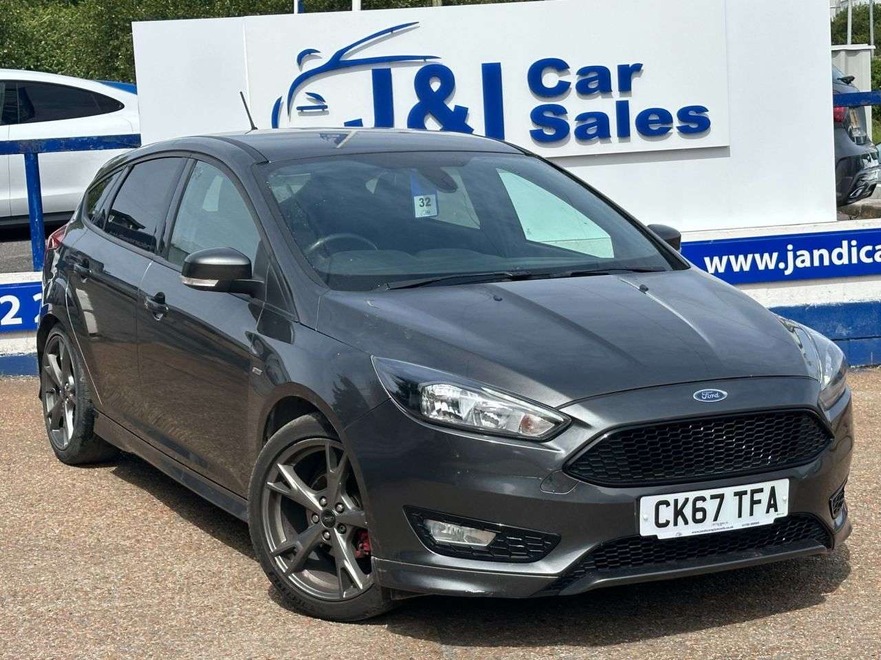 A 2017 FORD FOCUS 1.0T EcoBoost ST-Line X Hatchback 5dr Petrol Manual Euro 6 (s/s) (140 ps) G A 2017 FORD FOCUS 1.0T EcoBoost ST-Line X Hatchback 5dr Petrol Manual Euro 6 (s/s) (140 ps) G