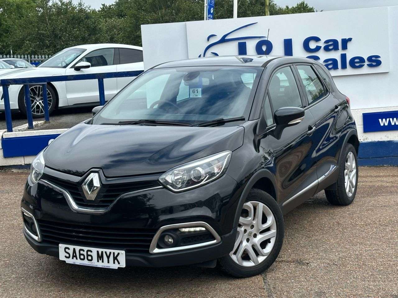 A 2016 RENAULT CAPTUR 1.5 dCi ENERGY Dynamique Nav SUV 5dr Diesel Manual Euro 6 (s/s) (90 ps) GRE A 2016 RENAULT CAPTUR 1.5 dCi ENERGY Dynamique Nav SUV 5dr Diesel Manual Euro 6 (s/s) (90 ps) GRE