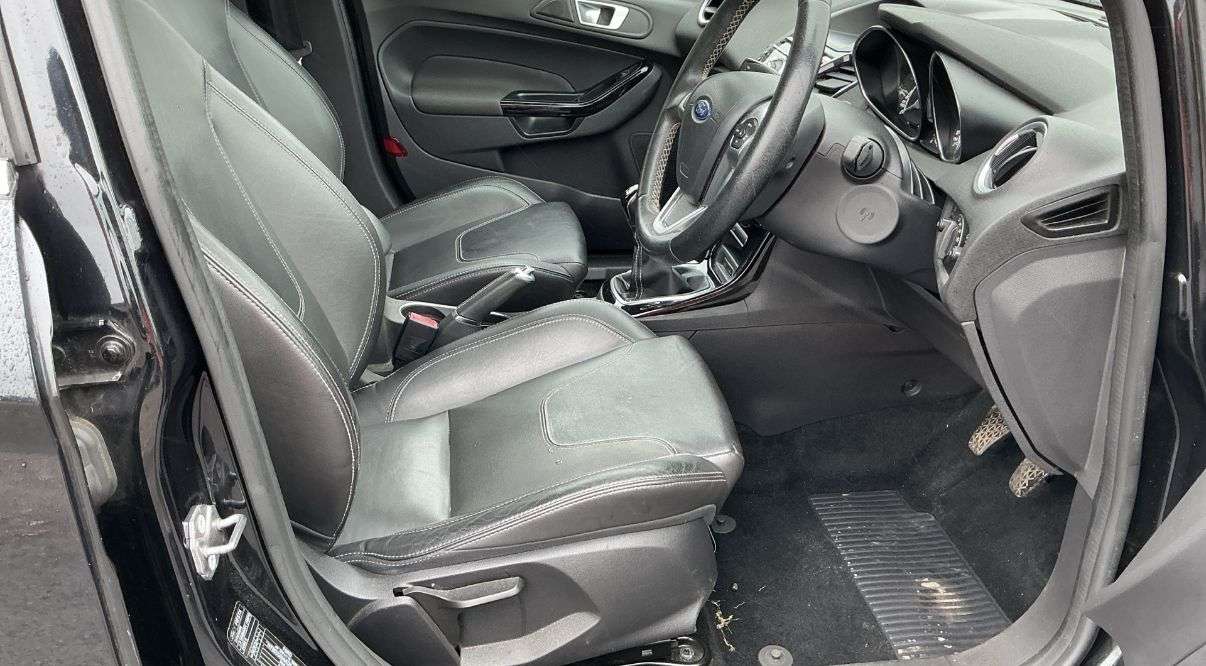 A 2015 FORD FIESTA 1.0T EcoBoost Titanium Hatchback 5dr Petrol Manual Euro 6 (s/s) (100 ps) GR A 2015 FORD FIESTA 1.0T EcoBoost Titanium Hatchback 5dr Petrol Manual Euro 6 (s/s) (100 ps) GR