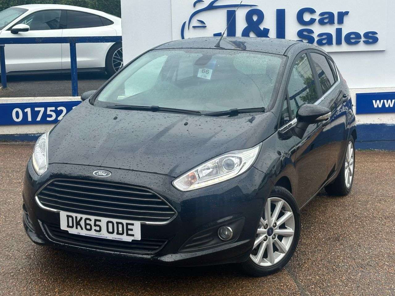 A 2015 FORD FIESTA 1.0T EcoBoost Titanium Hatchback 5dr Petrol Manual Euro 6 (s/s) (100 ps) GR A 2015 FORD FIESTA 1.0T EcoBoost Titanium Hatchback 5dr Petrol Manual Euro 6 (s/s) (100 ps) GR