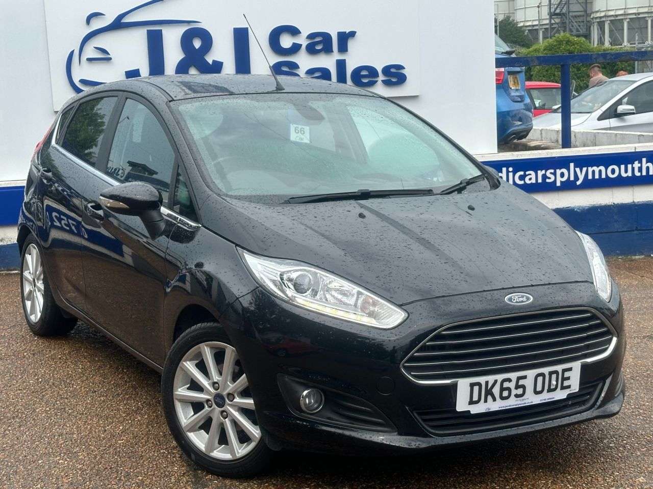 A 2015 FORD FIESTA 1.0T EcoBoost Titanium Hatchback 5dr Petrol Manual Euro 6 (s/s) (100 ps) GR A 2015 FORD FIESTA 1.0T EcoBoost Titanium Hatchback 5dr Petrol Manual Euro 6 (s/s) (100 ps) GR