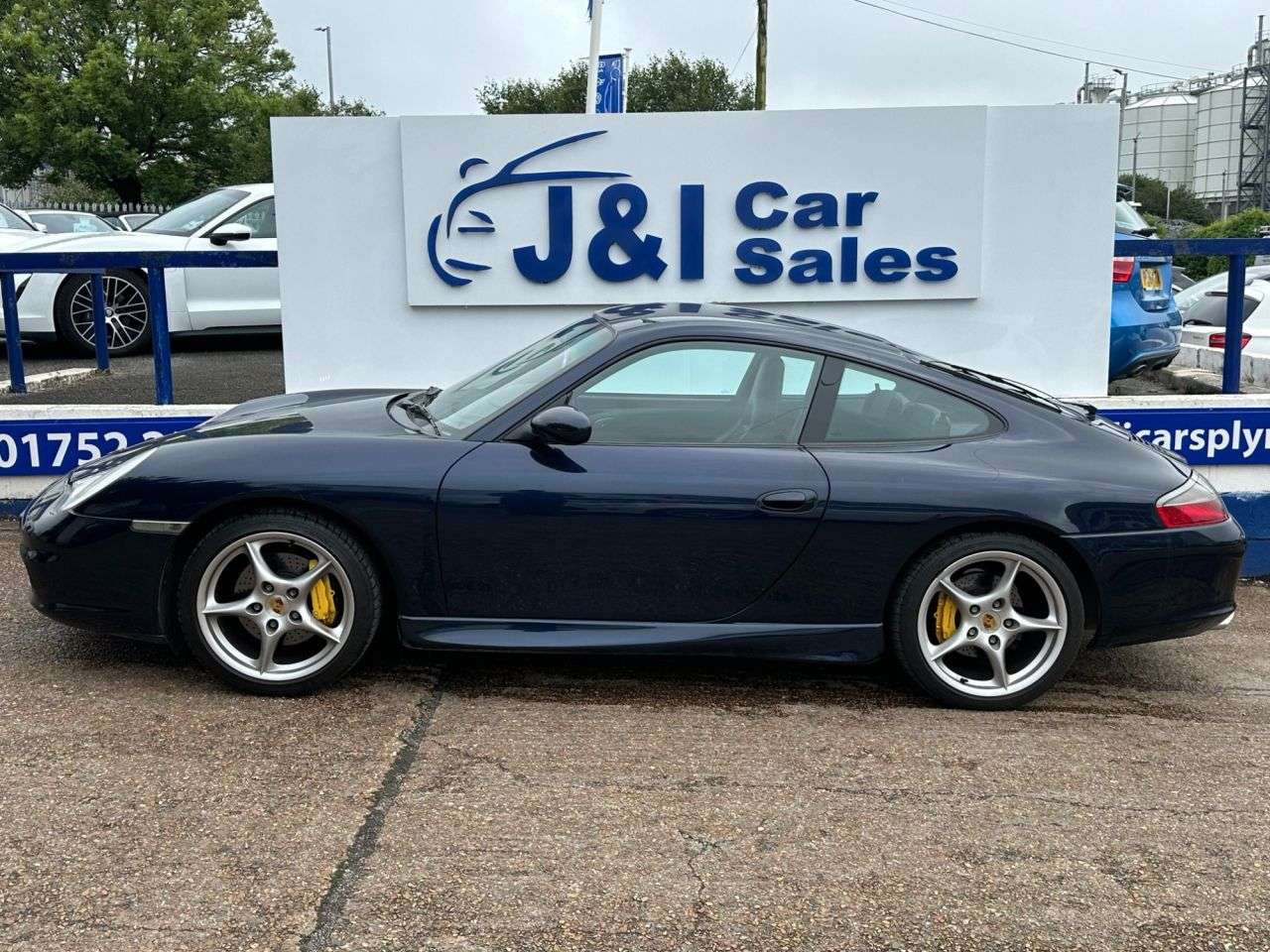 A 2002 PORSCHE 911 3.6 996 Carrera 4 Coupe 2dr Petrol Manual AWD (274 g/km, 315 bhp) GREAT SER A 2002 PORSCHE 911 3.6 996 Carrera 4 Coupe 2dr Petrol Manual AWD (274 g/km, 315 bhp) GREAT SER