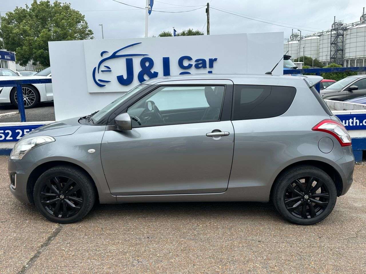 A 2017 SUZUKI SWIFT 1.2 SZ-L Hatchback 3dr Petrol Manual Euro 6 (94 ps) GREAT SERVICE HISTORY W A 2017 SUZUKI SWIFT 1.2 SZ-L Hatchback 3dr Petrol Manual Euro 6 (94 ps) GREAT SERVICE HISTORY W