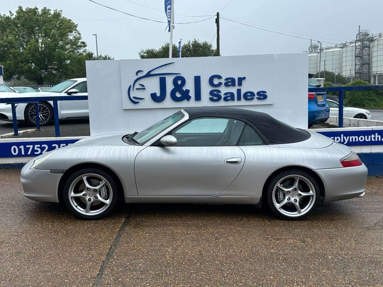 A 2003 PORSCHE 911 3.6 993 Carrera Coupe 2dr Petrol Manual (272 bhp) GREAT SERVICE HISTORY WIT A 2003 PORSCHE 911 3.6 993 Carrera Coupe 2dr Petrol Manual (272 bhp) GREAT SERVICE HISTORY WIT