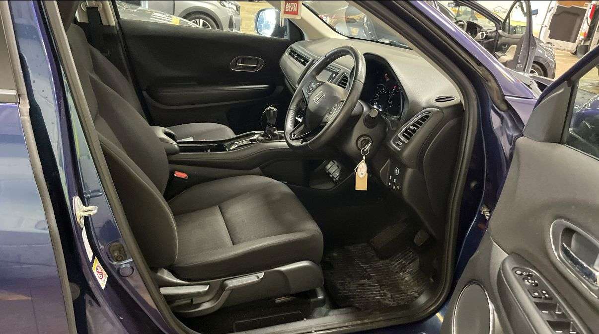 A 2015 HONDA HR-V 1.6 i-DTEC SE Navi SUV 5dr Diesel Manual Euro 6 (s/s) (120 ps) GREAT SERVIC A 2015 HONDA HR-V 1.6 i-DTEC SE Navi SUV 5dr Diesel Manual Euro 6 (s/s) (120 ps) GREAT SERVIC