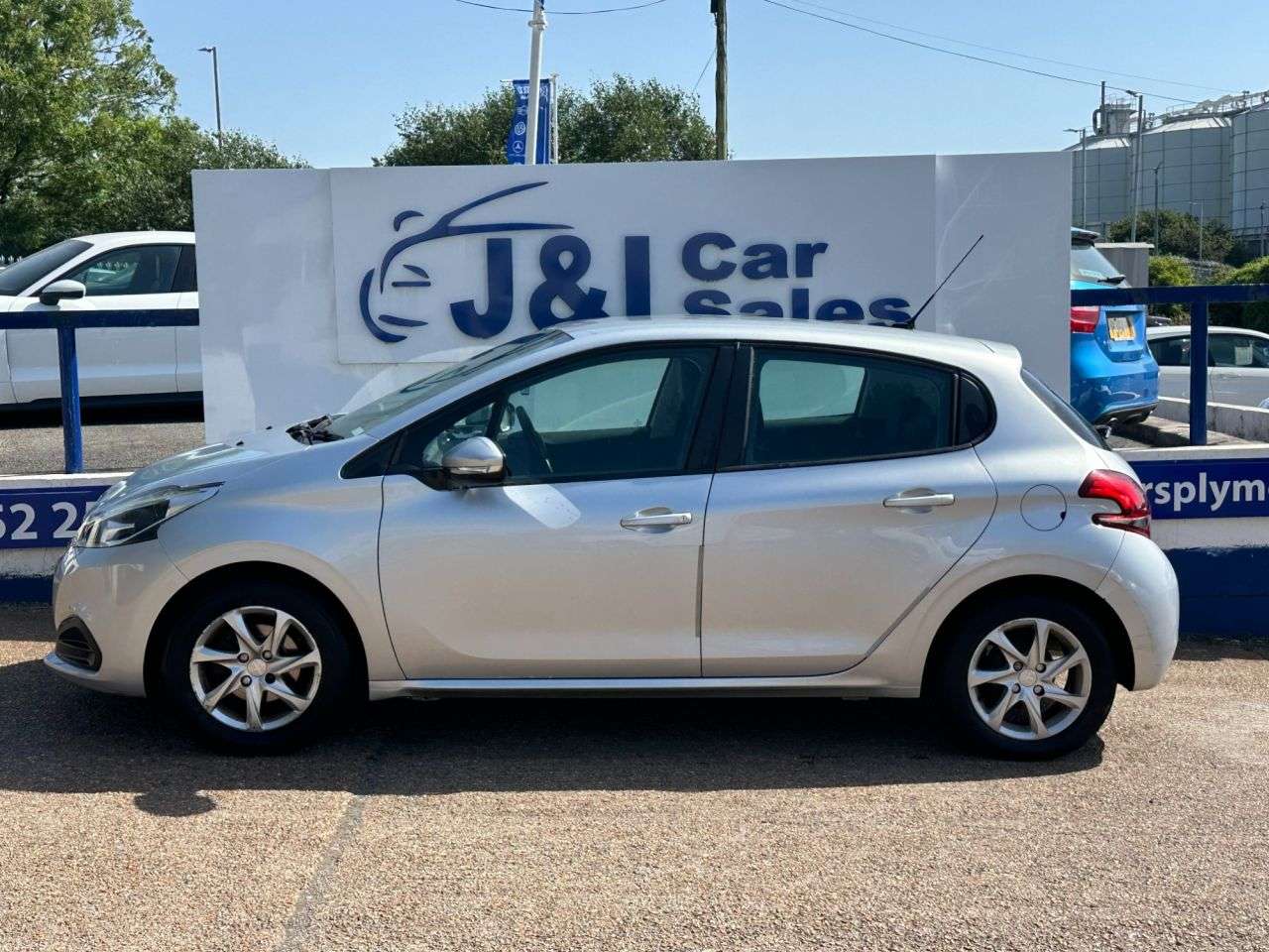 A 2017 PEUGEOT 208 1.2 PureTech Active Hatchback 5dr Petrol Manual Euro 6 (s/s) (82 ps) A GREA A 2017 PEUGEOT 208 1.2 PureTech Active Hatchback 5dr Petrol Manual Euro 6 (s/s) (82 ps) A GREA