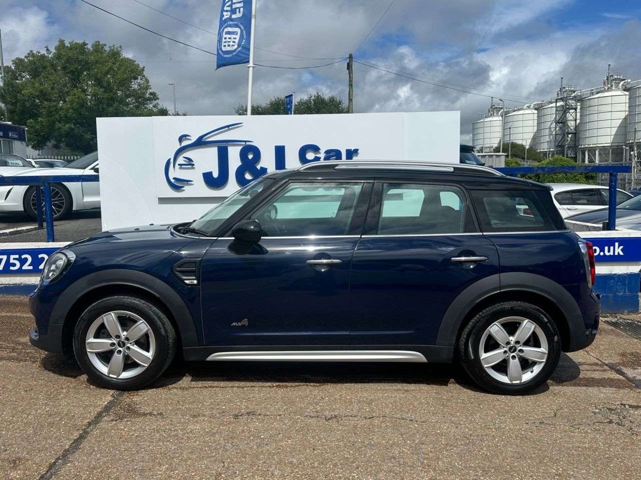 A 2017 MINI COUNTRYMAN 1.5 Cooper SUV 5dr Petrol Manual ALL4 Euro 6 (s/s) (136 ps) GREAT SERVICE H A 2017 MINI COUNTRYMAN 1.5 Cooper SUV 5dr Petrol Manual ALL4 Euro 6 (s/s) (136 ps) GREAT SERVICE H