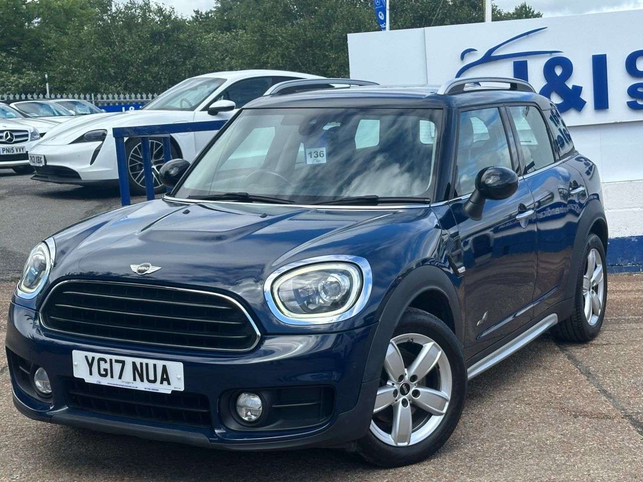 A 2017 MINI COUNTRYMAN 1.5 Cooper SUV 5dr Petrol Manual ALL4 Euro 6 (s/s) (136 ps) GREAT SERVICE H A 2017 MINI COUNTRYMAN 1.5 Cooper SUV 5dr Petrol Manual ALL4 Euro 6 (s/s) (136 ps) GREAT SERVICE H