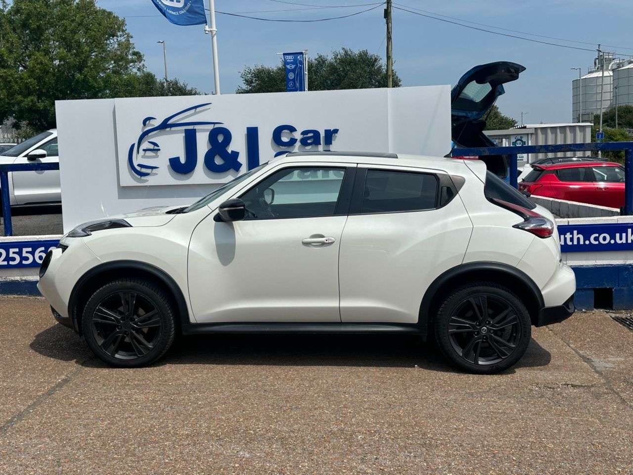 A 2016 NISSAN JUKE 1.2 DIG-T N-Connecta SUV 5dr Petrol Manual Euro 6 (s/s) (115 ps) GREAT SERV A 2016 NISSAN JUKE 1.2 DIG-T N-Connecta SUV 5dr Petrol Manual Euro 6 (s/s) (115 ps) GREAT SERV