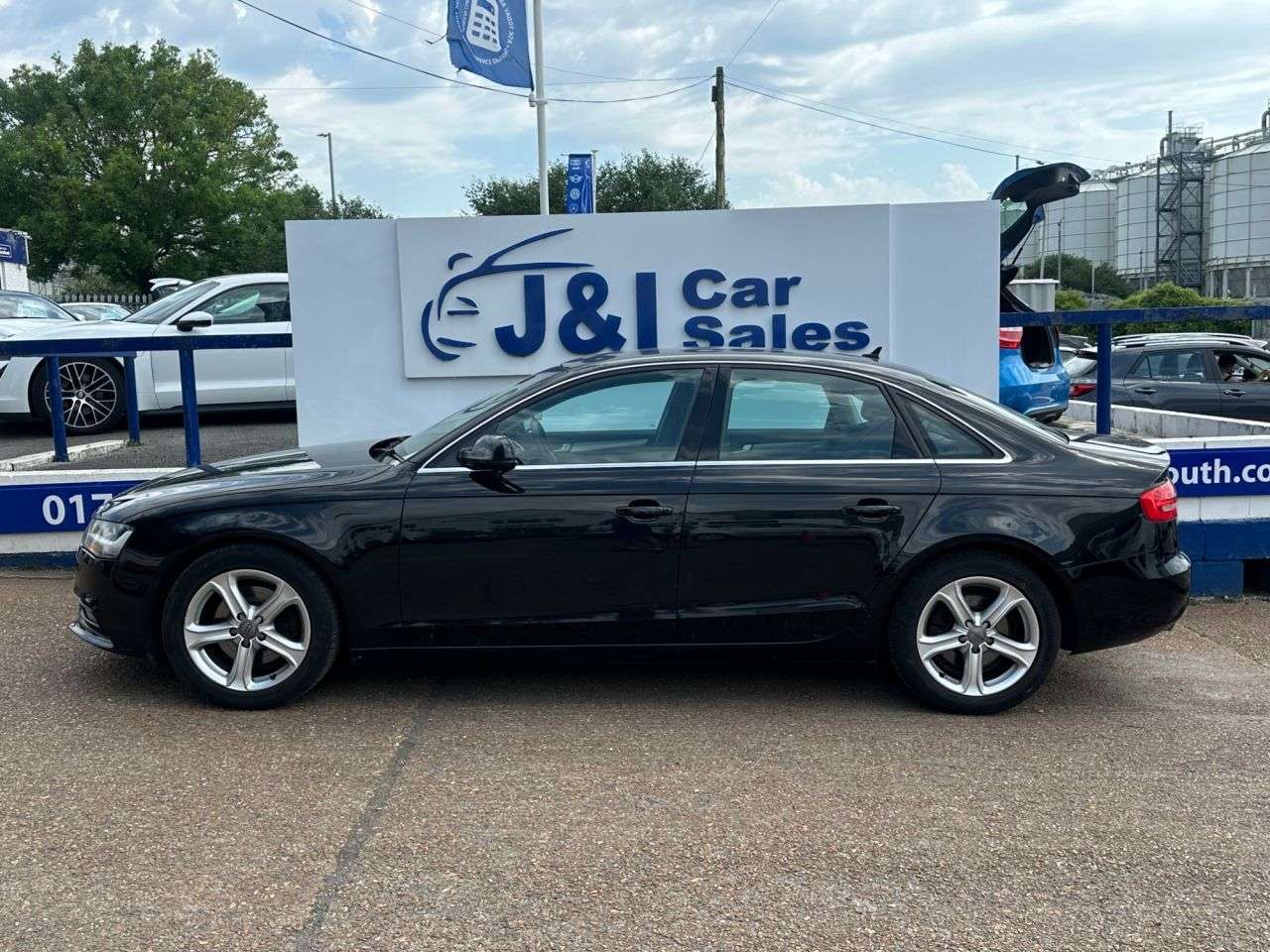 A 2014 AUDI A4 2.0 TDI SE Technik Saloon 4dr Diesel Manual Euro 5 (s/s) (143 ps) GREAT SER A 2014 AUDI A4 2.0 TDI SE Technik Saloon 4dr Diesel Manual Euro 5 (s/s) (143 ps) GREAT SER
