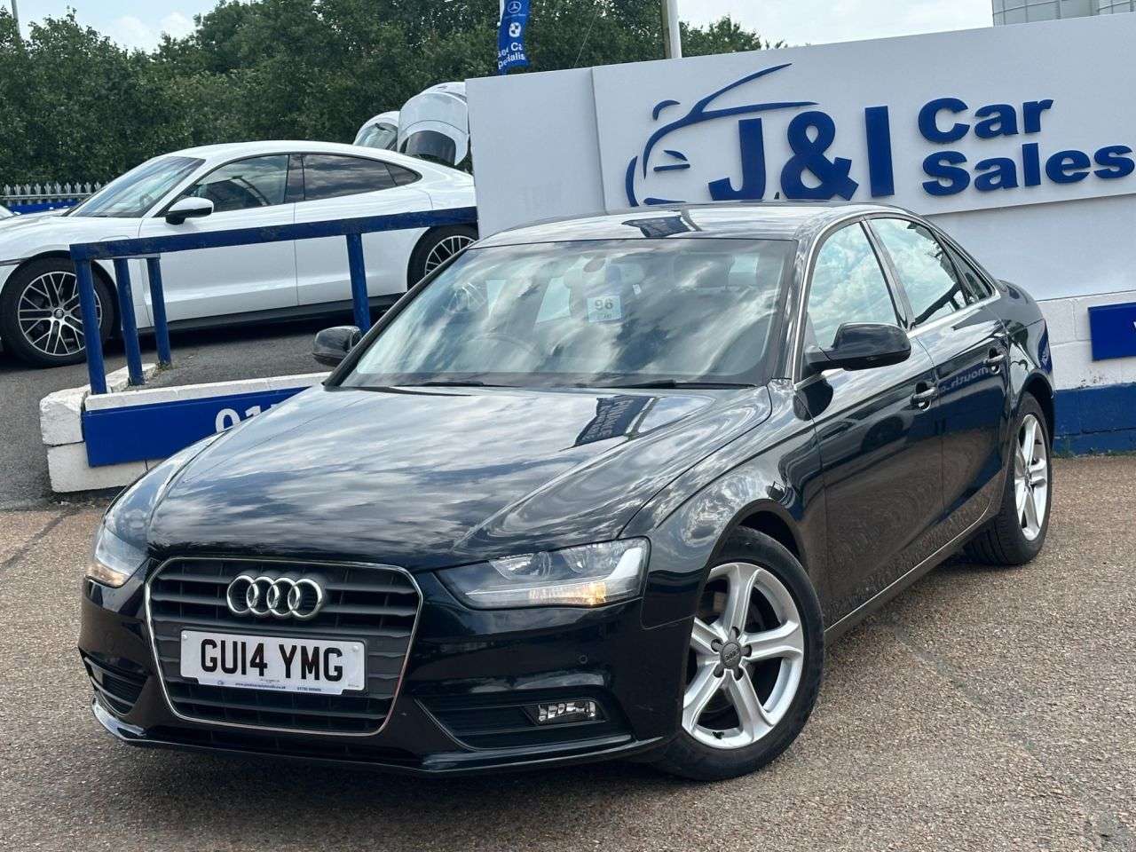 A 2014 AUDI A4 2.0 TDI SE Technik Saloon 4dr Diesel Manual Euro 5 (s/s) (143 ps) GREAT SER A 2014 AUDI A4 2.0 TDI SE Technik Saloon 4dr Diesel Manual Euro 5 (s/s) (143 ps) GREAT SER