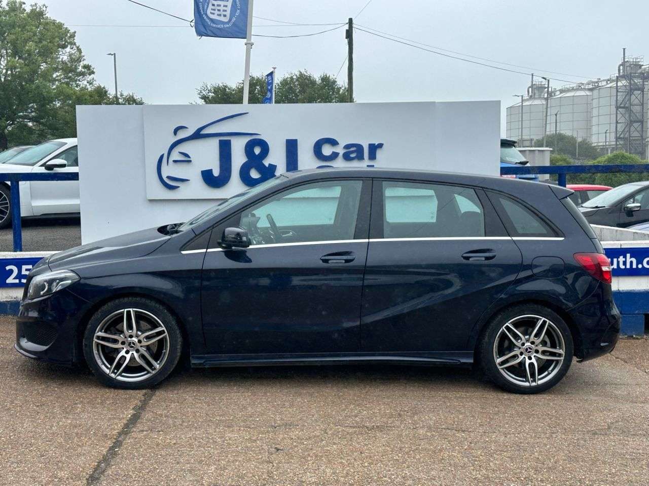A 2017 MERCEDES-BENZ B-CLASS 2.1 B220d AMG Line (Premium) MPV 5dr Diesel 7G-DCT Euro 6 (s/s) (177 ps) GR A 2017 MERCEDES-BENZ B-CLASS 2.1 B220d AMG Line (Premium) MPV 5dr Diesel 7G-DCT Euro 6 (s/s) (177 ps) GR