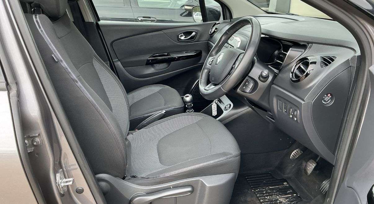 A 2016 RENAULT CAPTUR 1.5 dCi Dynamique Nav SUV 5dr Diesel Manual Euro 6 (110 ps) GREAT SERVICE H A 2016 RENAULT CAPTUR 1.5 dCi Dynamique Nav SUV 5dr Diesel Manual Euro 6 (110 ps) GREAT SERVICE H