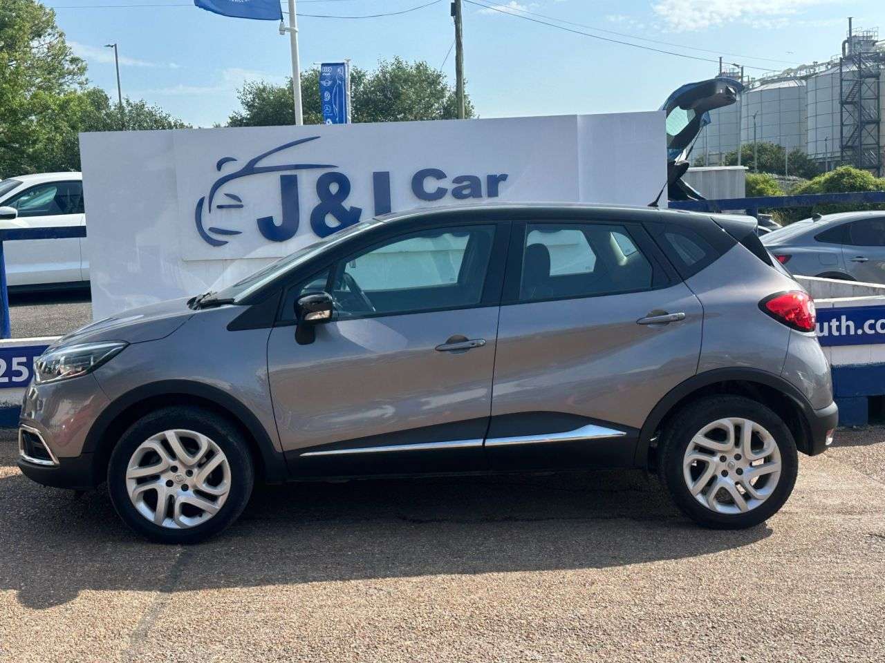 A 2016 RENAULT CAPTUR 1.5 dCi Dynamique Nav SUV 5dr Diesel Manual Euro 6 (110 ps) GREAT SERVICE H A 2016 RENAULT CAPTUR 1.5 dCi Dynamique Nav SUV 5dr Diesel Manual Euro 6 (110 ps) GREAT SERVICE H