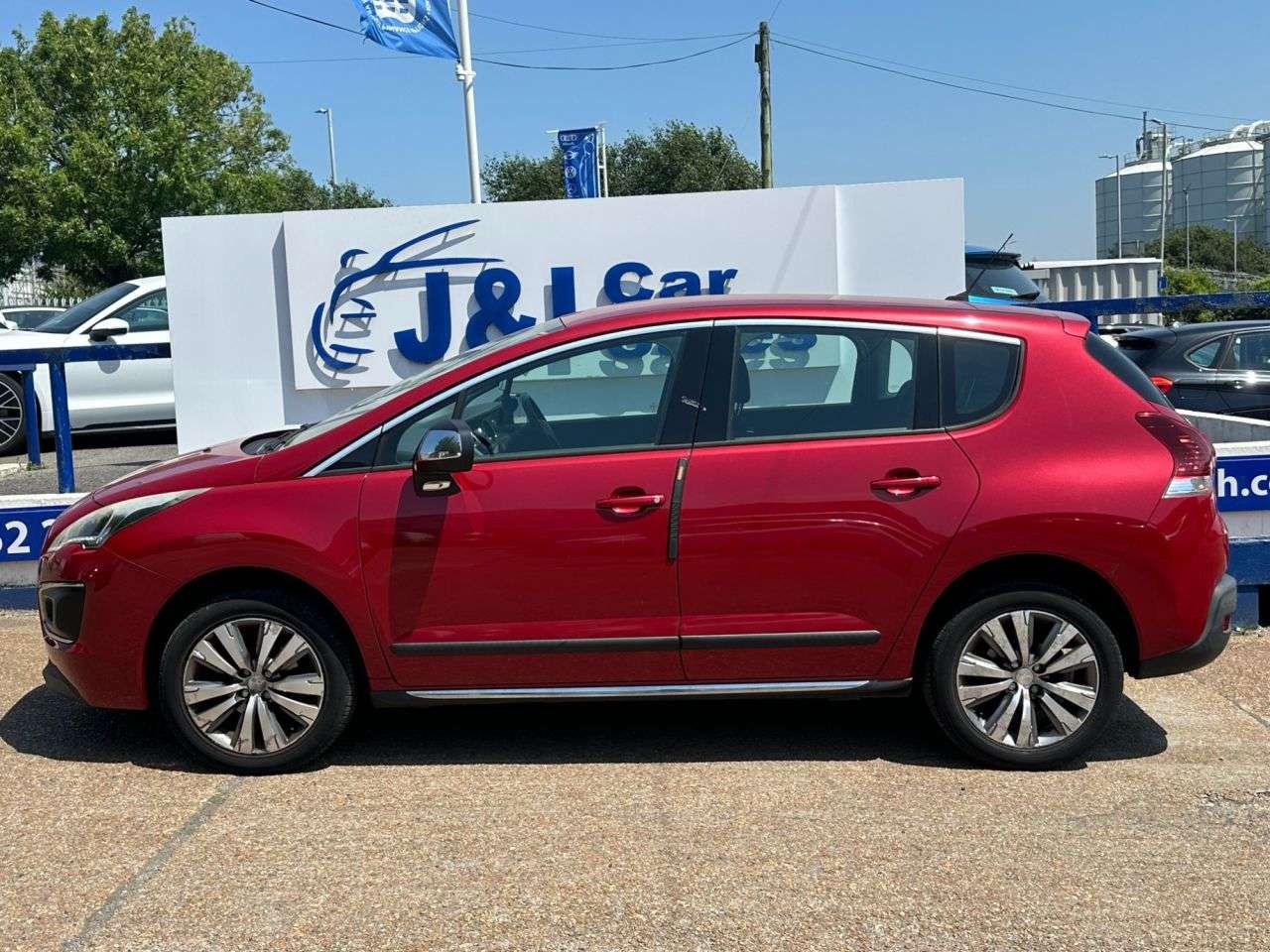 A 2014 PEUGEOT 3008 1.6 HDi Active SUV 5dr Diesel Manual Euro 5 (115 ps) GREAT SERVICE HISTORY A 2014 PEUGEOT 3008 1.6 HDi Active SUV 5dr Diesel Manual Euro 5 (115 ps) GREAT SERVICE HISTORY